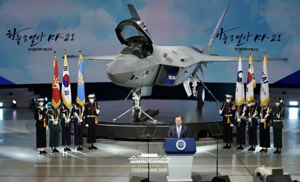 Jihokorejská stíhačka KF-21 Boramae vzlétne v roce 2022