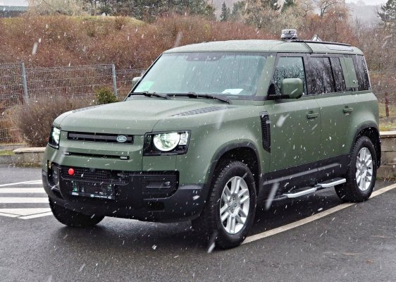 Nový Land Rover Defender bude sloužit u české policie