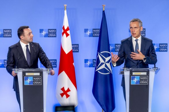 Lavrov: Zastánci vstupu Gruzie do NATO si hrají s ohněm