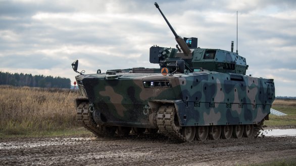 Polsko kupuje 1400 pásových bojových vozidel Borsuk