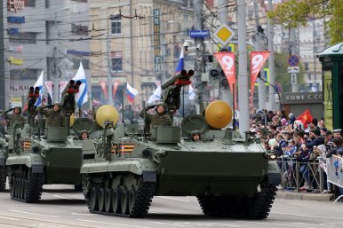 Den vítězství: Vojenské přehlídky v dalších ruských městech
