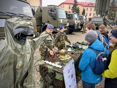 V kasárnách ve Staré Boleslavi se spojila armáda, příprava občanů k obraně státu a bezpečnost silničního provozu